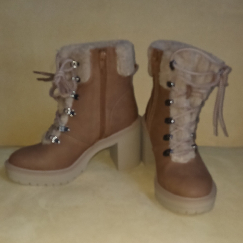 Dolce Vita Tan With Fur Lace-Up Boots. 7.5.